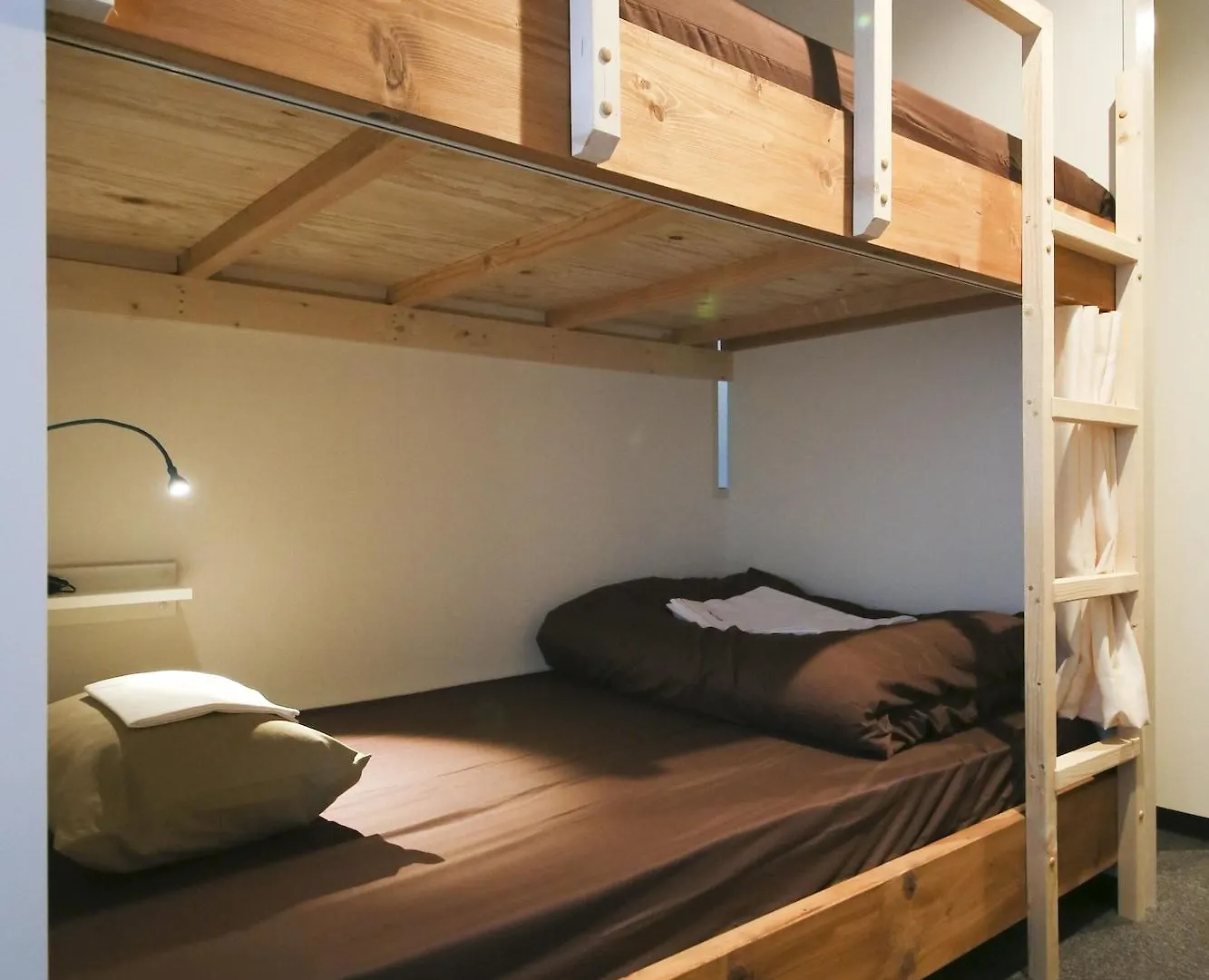 Roots Hostel Osaka