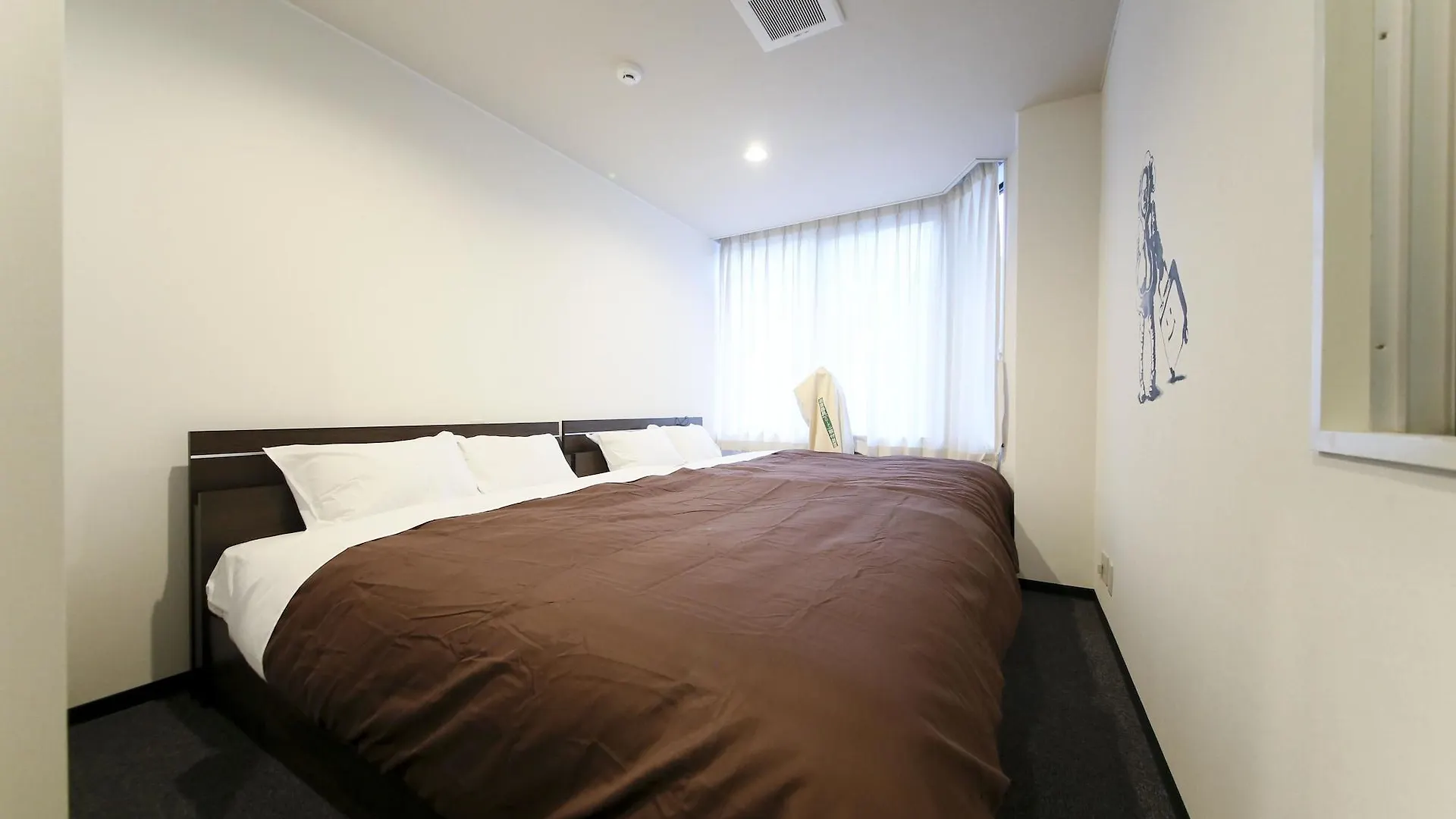 אוסקה Roots Hostel