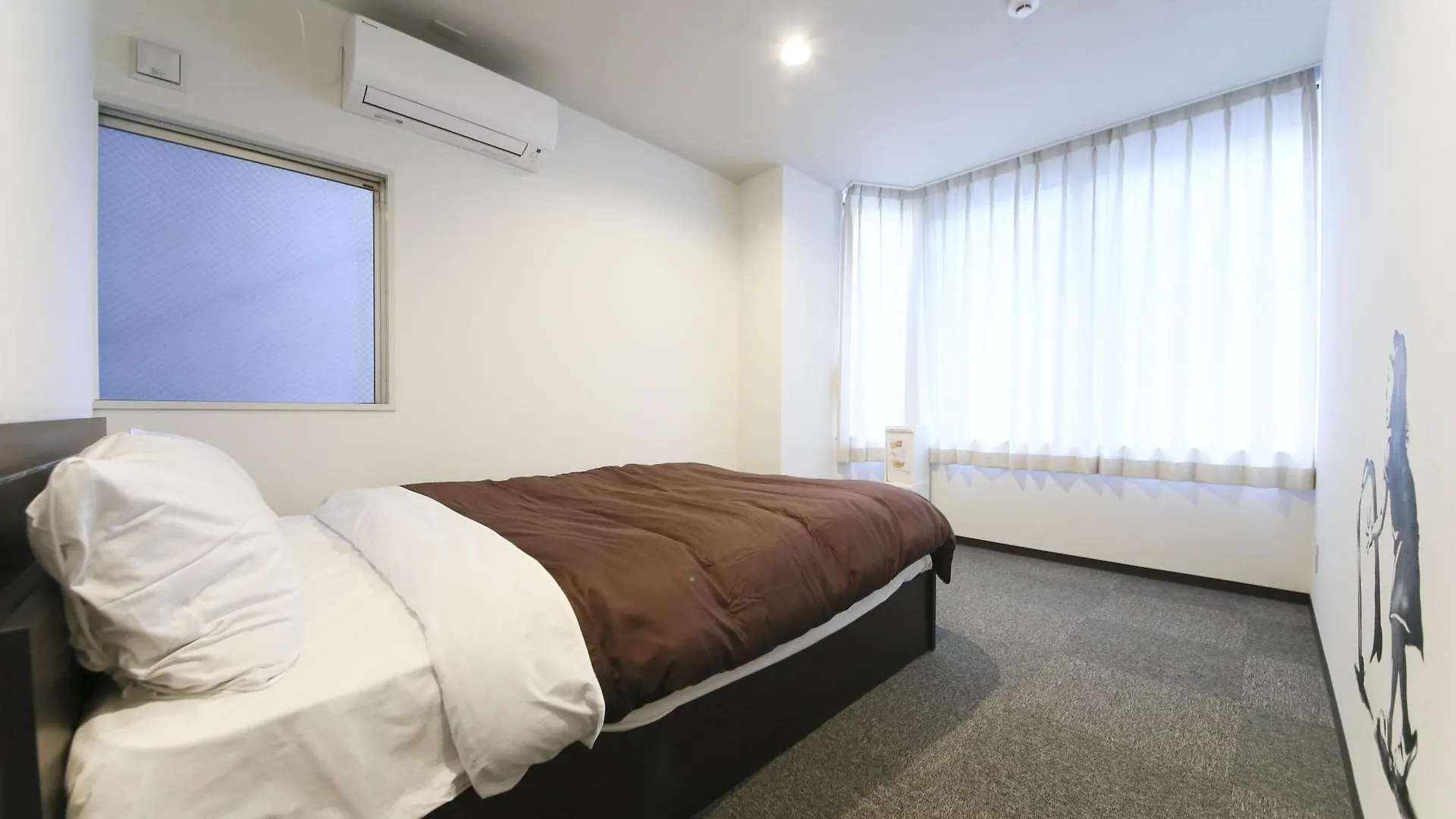 אוסקה Roots Hostel 0*,
