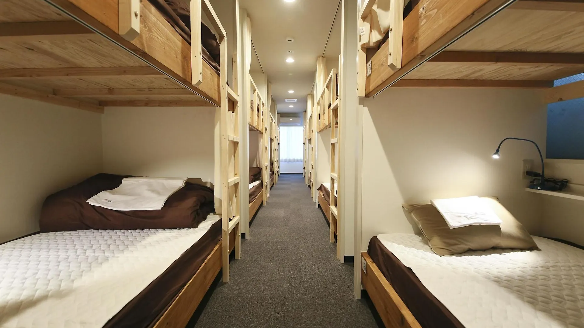 אוסקה Roots Hostel יפן
