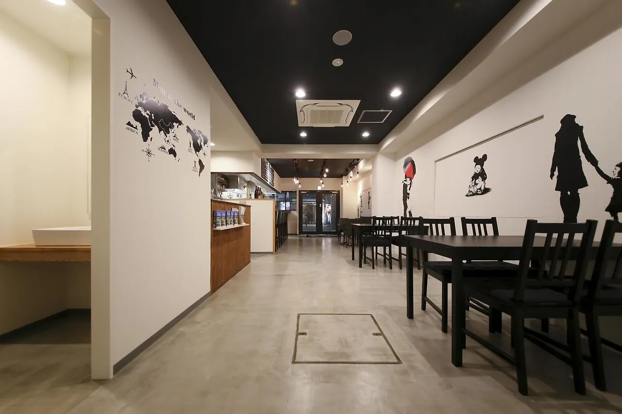 אוסקה Roots Hostel